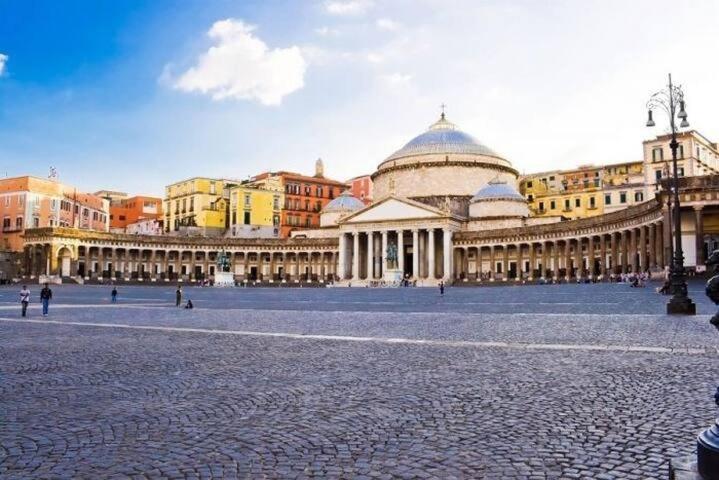 Vesuvius Suite - Elegante Appartamento In Centro Nápoly Kültér fotó