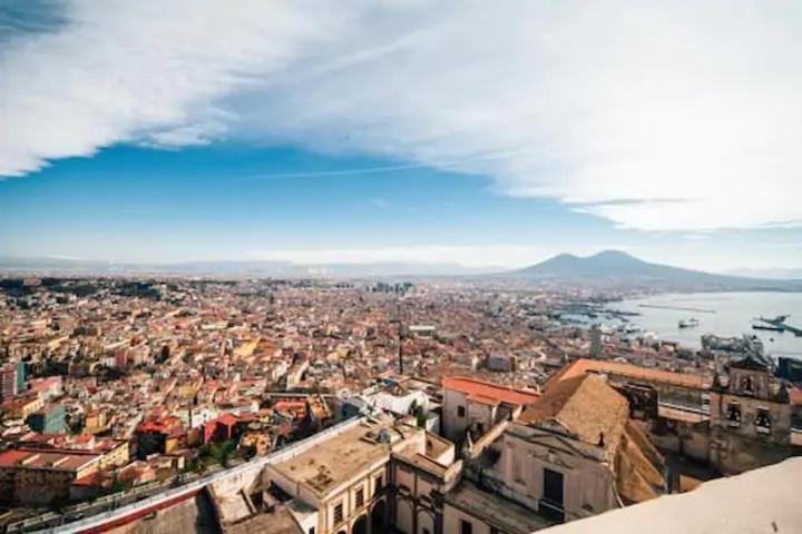 Vesuvius Suite - Elegante Appartamento In Centro Nápoly Kültér fotó